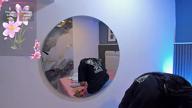 liz  cute online show from November 21, 2025, 11:42 am