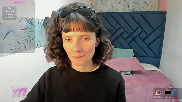 Snapshot of Valery_More__ chatting on June 3, 2026, 2:18 pm Valery More online show from June 3, 2026, 2:18 pm