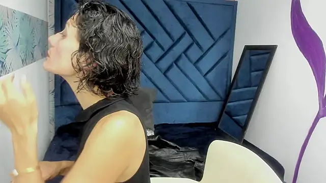 Valery More   online show from October 12, 2025, 3:35 pm