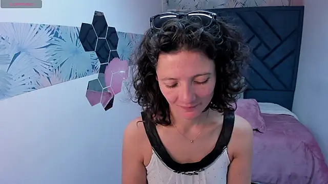 Snapshot of Valery_More__ chatting on June 2, 2026, 1:11 pm Valery More online show from June 2, 2026, 1:11 pm