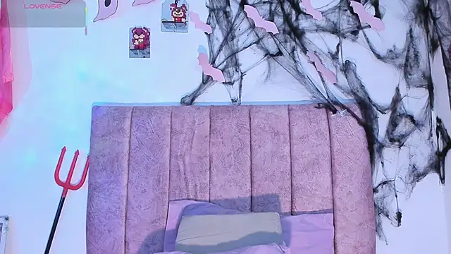 Mila 1wood online show from October 9, 2025, 12:38 pm