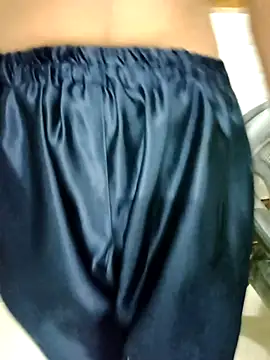 Meenu rani6 online show from October 3, 2025, 6:42 pm