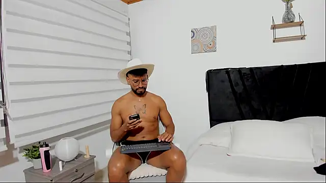 Taylormaccurdy  online show from September 29, 2025, 2:55 pm