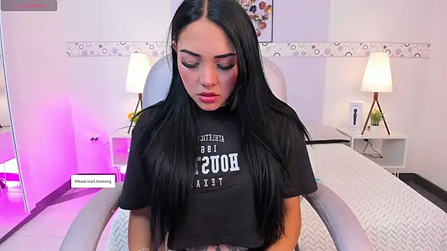 Snapshot of AndreaG_ chatting on November 20, 2025, 8:31 pm AndreaG online show from November 20, 2025, 8:31 pm