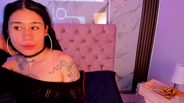 Snapshot of SusanVilla chatting on December 19, 2025, 2:41 pm SusanVilla online show from December 19, 2025, 2:41 pm