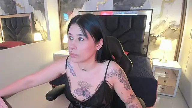 Snapshot of SusanVilla chatting on March 3, 2026, 7:43 pm SusanVilla online show from March 3, 2026, 7:43 pm