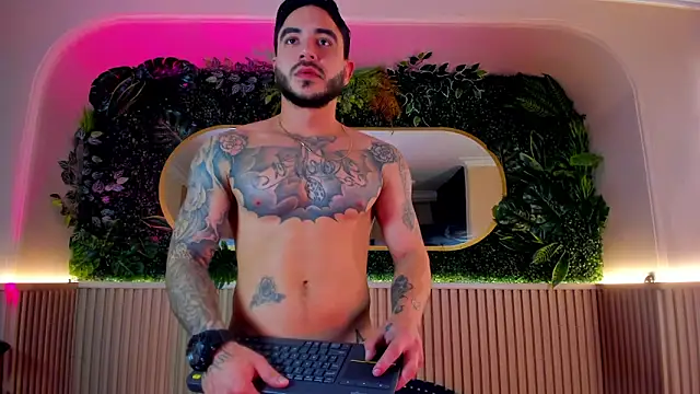 Snapshot of Dante_Dimarco chatting on October 3, 2025, 11:17 pm Dante Dimarco online show from October 3, 2025, 11:17 pm