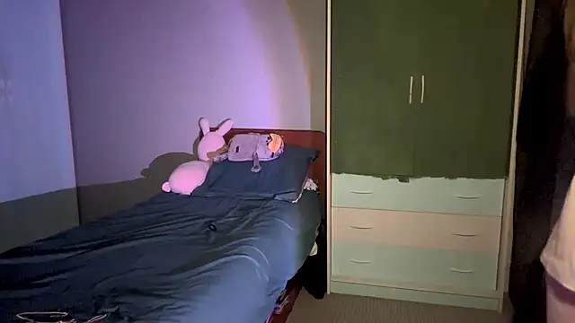 EmiIyKitty online show from November 10, 2025, 7:30 pm