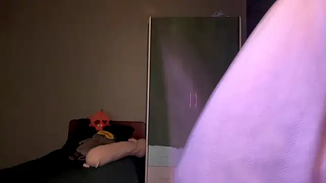 EmiIyKitty online show from November 12, 2025, 7:51 pm