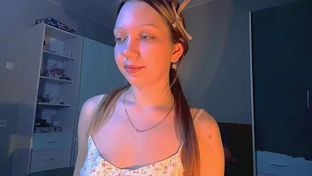 EmiIyKitty online show from October 2, 2025, 7:39 pm