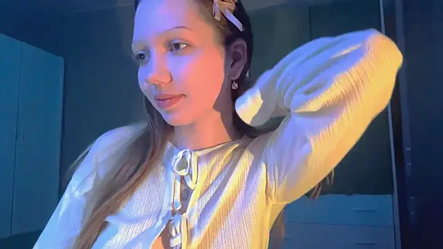 EmiIyKitty online show from October 5, 2025, 7:37 pm