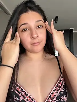 cotearaya01 online show from October 9, 2025, 4:18 pm