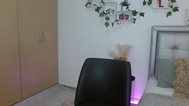 Snapshot of mia_star_2 chatting on May 11, 2026, 10:16 am mia star 2 online show from May 11, 2026, 10:16 am