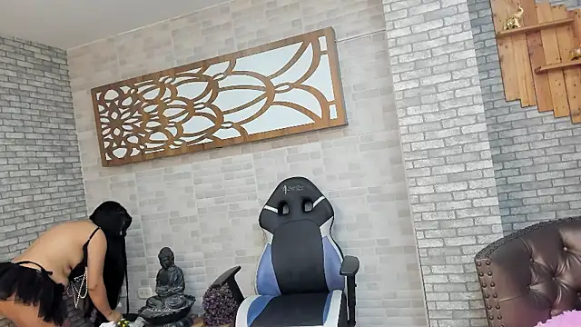 Snapshot of Alisonn_Doll chatting on October 16, 2025, 12:46 pm Alisonn Doll online show from October 16, 2025, 12:46 pm