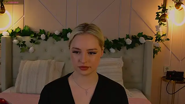 EllyLinn online show from April 10, 2026, 5:09 pm