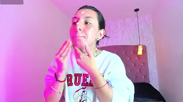 Iris  77 online show from November 20, 2025, 11:22 am