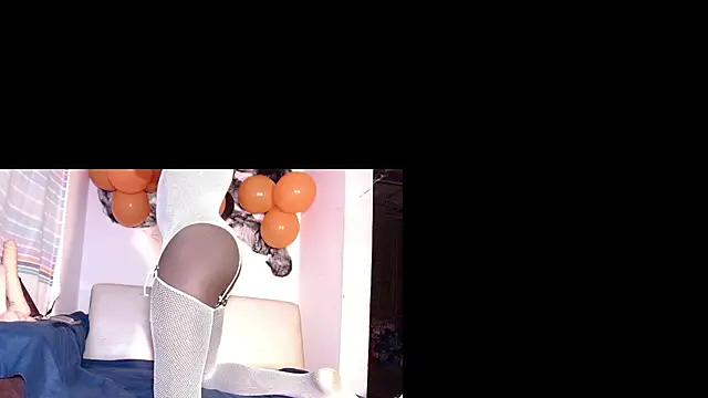 taylor hot85 online show from October 31, 2025, 1:19 pm