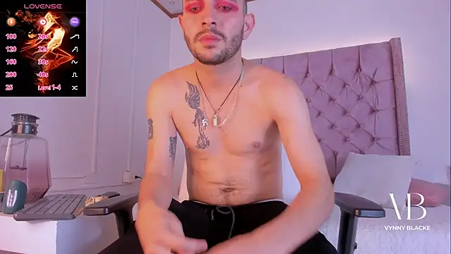 VynnyBlacke  online show from November 1, 2025, 12:28 am