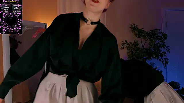 Snapshot of luna_son chatting on October 6, 2025, 9:48 pm luna son online show from October 6, 2025, 9:48 pm