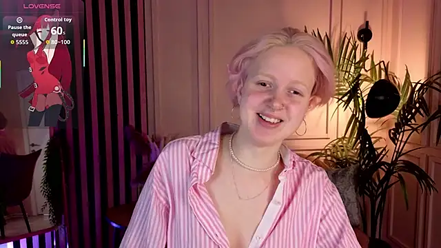 Snapshot of luna_son chatting on November 5, 2025, 10:02 pm luna son online show from November 5, 2025, 10:02 pm