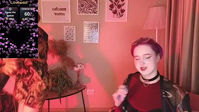 Snapshot of luna_son chatting on October 3, 2025, 10:00 pm luna son online show from October 3, 2025, 10:00 pm