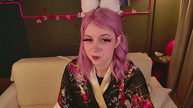 luna son online show from February 18, 2026, 9:55 pm