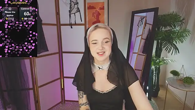 Snapshot of luna_son chatting on September 28, 2025, 10:17 pm luna son online show from September 28, 2025, 10:17 pm