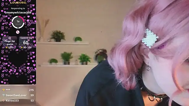 Snapshot of luna_son chatting on October 14, 2025, 2:01 am luna son online show from October 14, 2025, 2:01 am