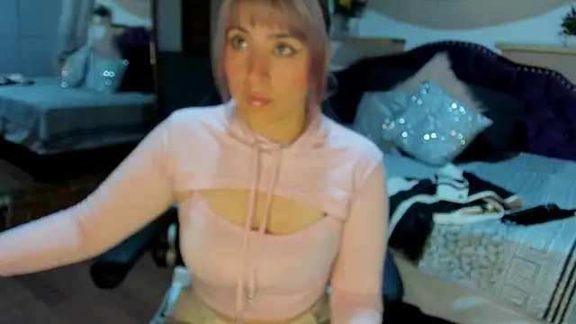 sophialyh 1 online show from November 5, 2025, 1:25 pm