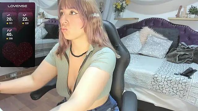 sophialyh 1 online show from November 3, 2025, 12:53 pm