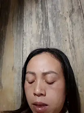 Tuyet xx online show from November 15, 2025, 1:15 pm