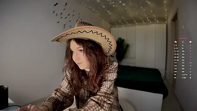 monnymoon online show from October 31, 2025, 8:00 am