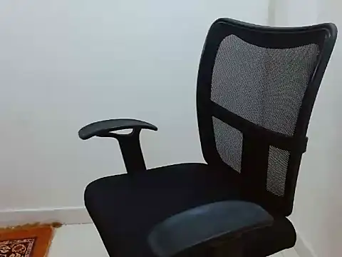 your lena online show from October 16, 2025, 9:39 am