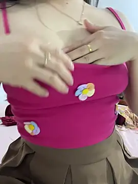 Snapshot of lee_ly chatting on November 6, 2025, 6:28 am lee ly online show from November 6, 2025, 6:28 am