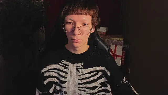 TommieHi online show from November 28, 2025, 5:18 am