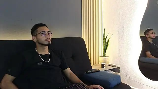 Jaybrown  1 online show from October 7, 2025, 4:35 am