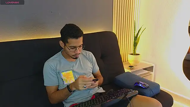 Jaybrown  1 online show from October 19, 2025, 3:53 am