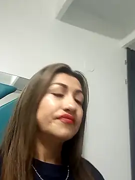 chloe  Jones  online show from November 15, 2025, 12:42 pm