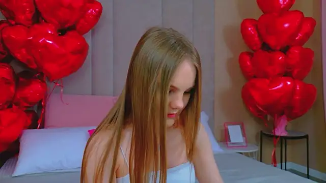 Lili Lohan online show from February 10, 2026, 5:12 pm