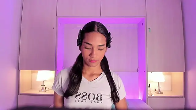 AnahiCollins online show from February 18, 2026, 12:01 pm