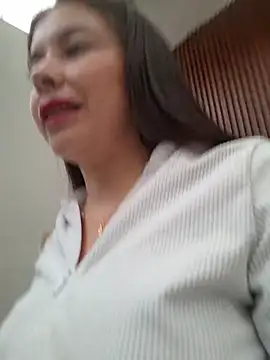 EmmaValencia  online show from May 29, 2026, 4:24 pm