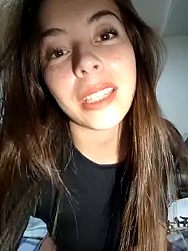 Snapshot of EmmaValencia_ chatting on November 5, 2025, 4:37 am EmmaValencia online show from November 5, 2025, 4:37 am