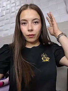 Snapshot of EmmaValencia_ chatting on November 28, 2025, 9:59 pm EmmaValencia online show from November 28, 2025, 9:59 pm