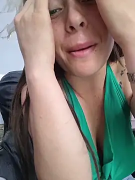 EmmaValencia  online show from April 7, 2026, 7:15 pm