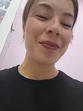 Snapshot of EmmaValencia_ chatting on January 7, 2026, 3:39 pm EmmaValencia online show from January 7, 2026, 3:39 pm