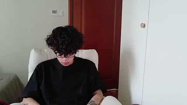 hangzi-0011 online show from October 19, 2025, 6:05 am