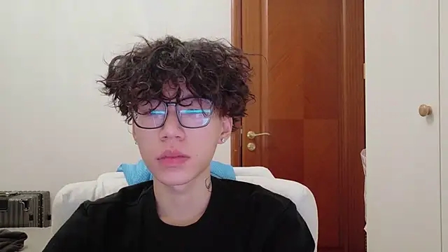 hangzi-0011 online show from October 10, 2025, 11:44 am