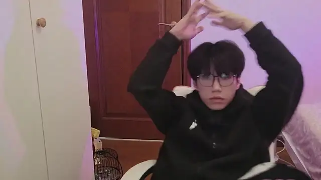 Snapshot of hangzi-0011 chatting on February 1, 2026, 5:06 am hangzi-0011 online show from February 1, 2026, 5:06 am