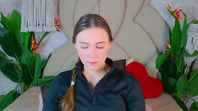 OliviaLay online show from November 20, 2025, 6:36 am