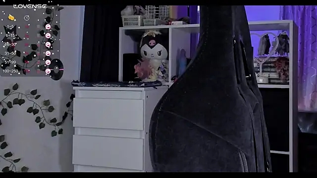 Snapshot of power_robynn chatting on October 6, 2025, 10:49 am power robynn online show from October 6, 2025, 10:49 am